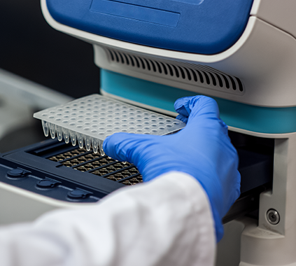 期技術(shù)研發(fā)主要集中于分子診斷基礎(chǔ)實(shí)驗(yàn) 相開(kāi)發(fā)早期技術(shù)團(tuán)隊(duì)包含多名國(guó)內(nèi)期技術(shù) 研發(fā)知名...